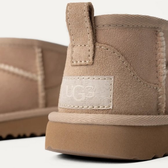 UGG Classic Ultra Mini Kids - Picture 2 of 5